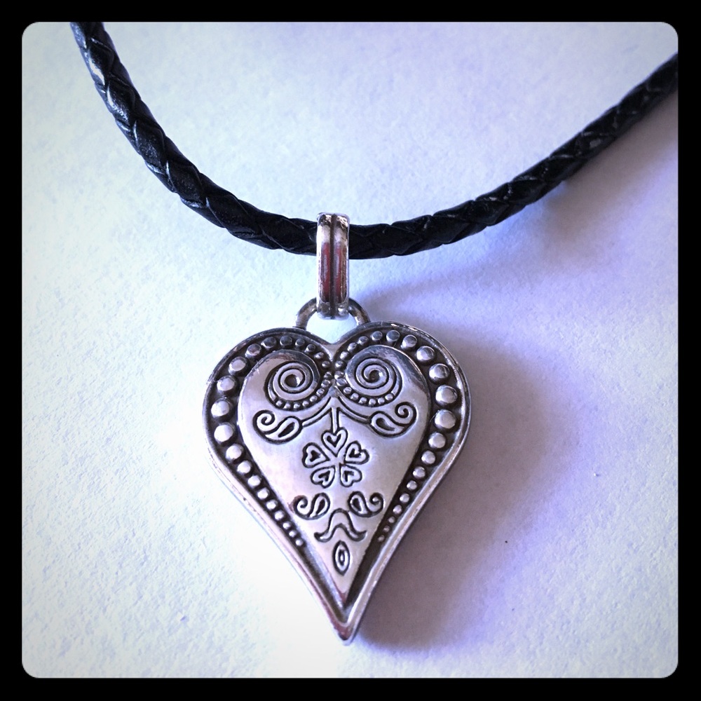 🌺 Brighton Heart Necklace